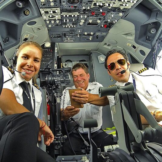 mf-illustration-cockpit selfie